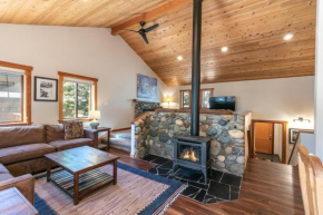 Shady Pines at Tahoe Donner- Serene Forest Retreat, 2 Gas Fireplaces, Sauna Truckee